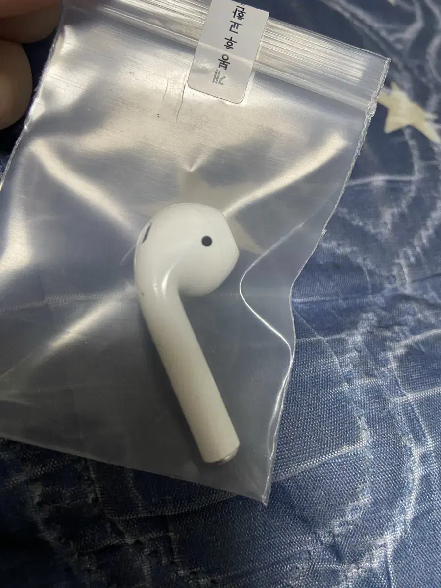 AirPods 1st generation right