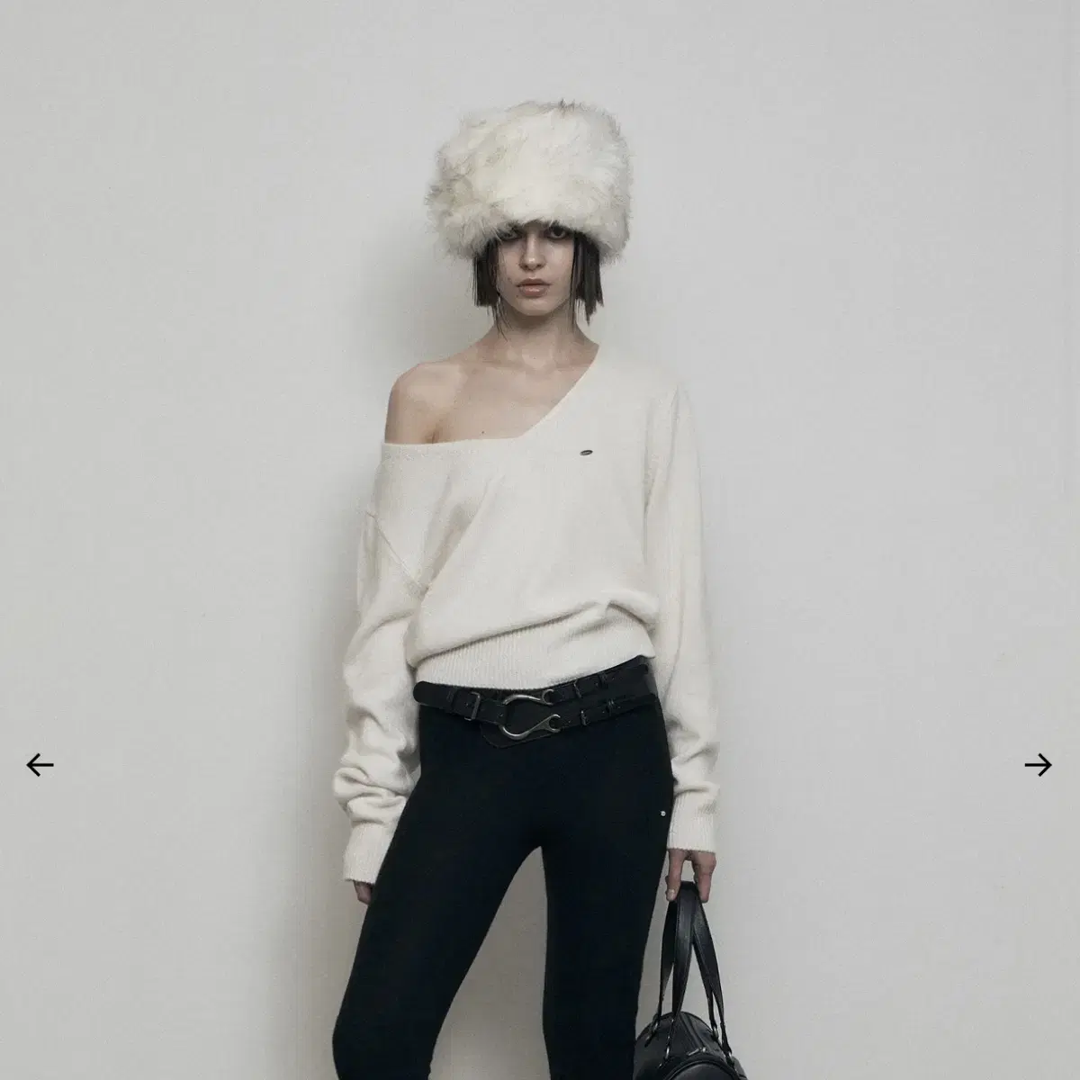 Bohemian Seoul Loose-fitting V-neck wool knit ivory