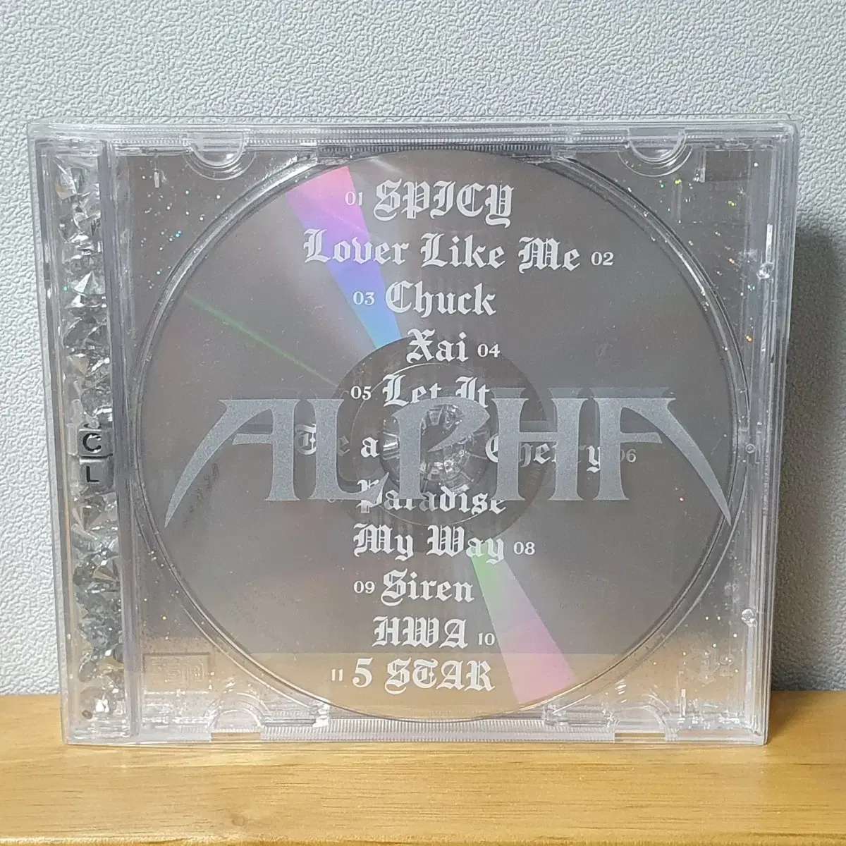 2NE1 CL의 'ALPHA' MONO ver. COLOR ver.