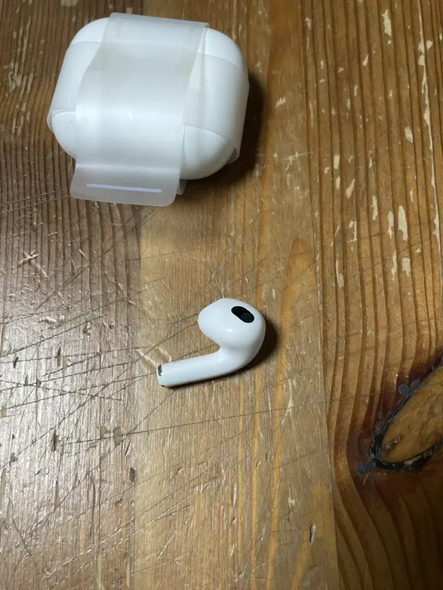 Airpods 3rd generation / Airpods 3 right unit (broken)