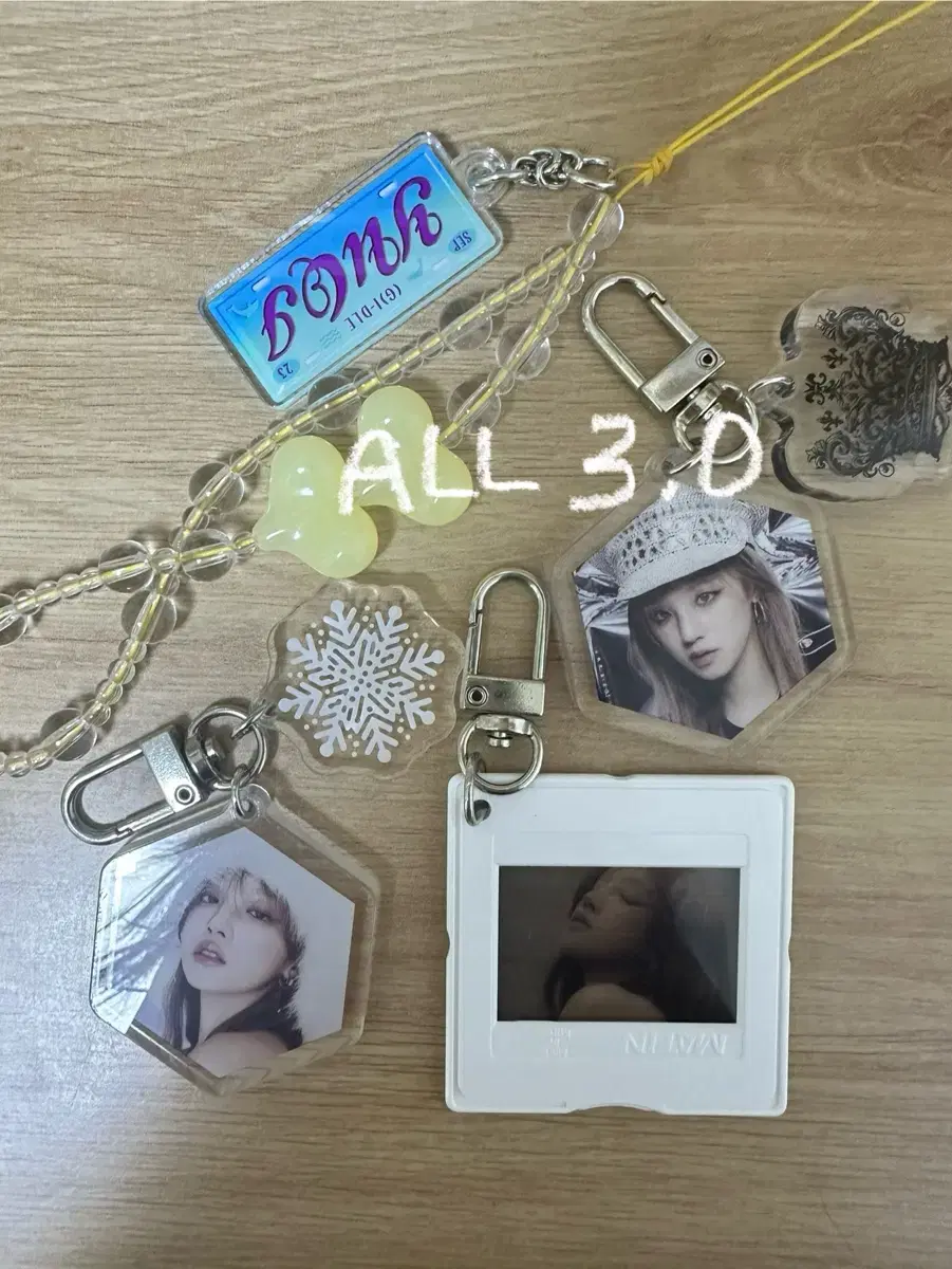 (Women)children yuqi keyring bulk wts miyeonminniesoyeonwuyeonshuhua