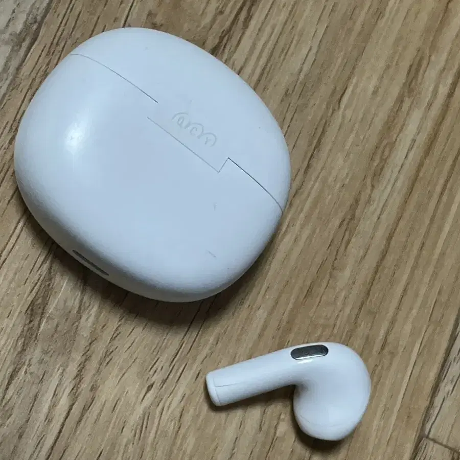 qcy t20 ailypod 케이스와 오른짝