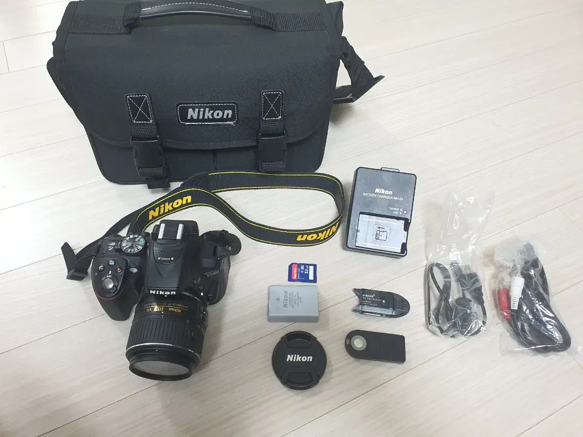 A급 니콘 DSLR 카메라 D5300 과 18-55VR 렌즈 세트