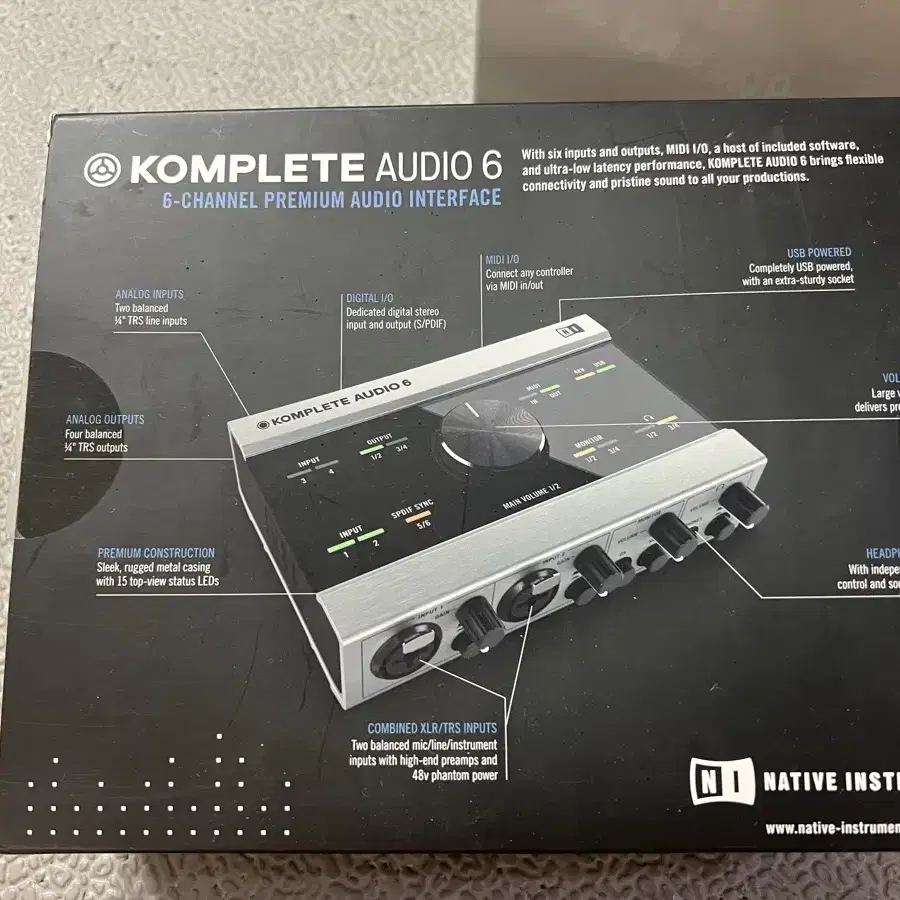 KOMPLETE AUDIO 6 인터페이스