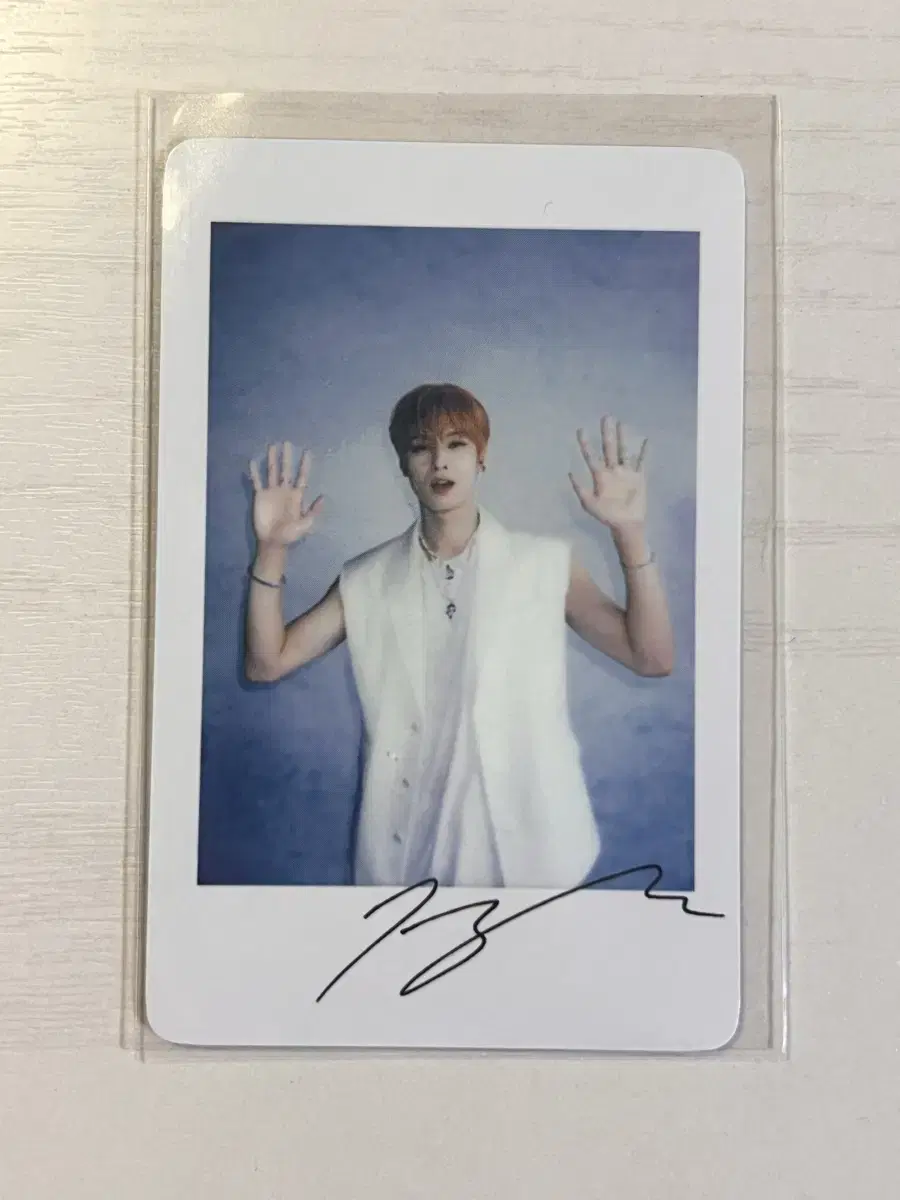 The Boyz juyeon with muu ld pola Photocard