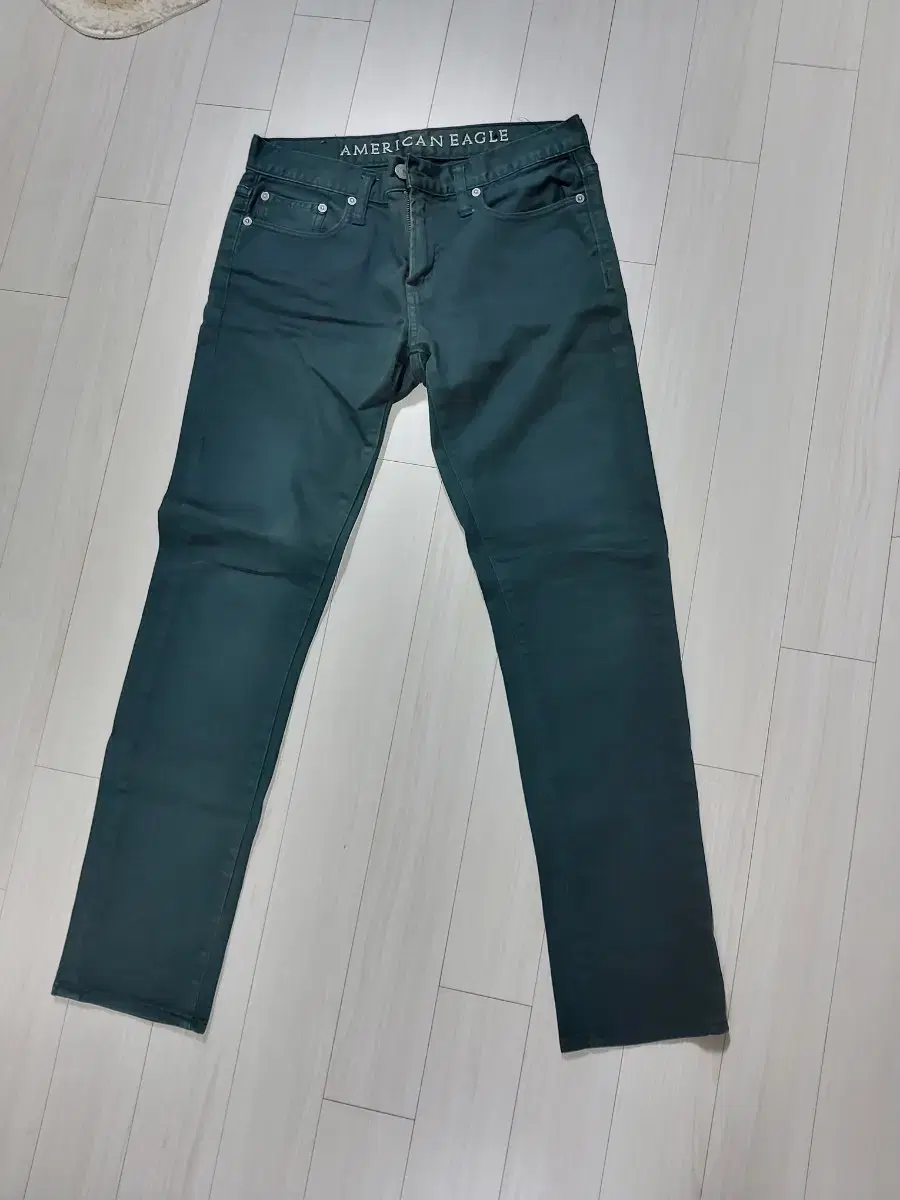 American Eagle Khaki Jin Green 30 32