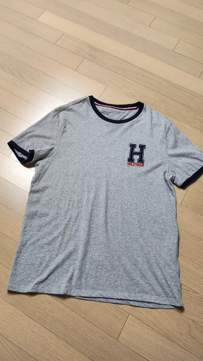 Tommy Hilfiger Round T-Shirt M