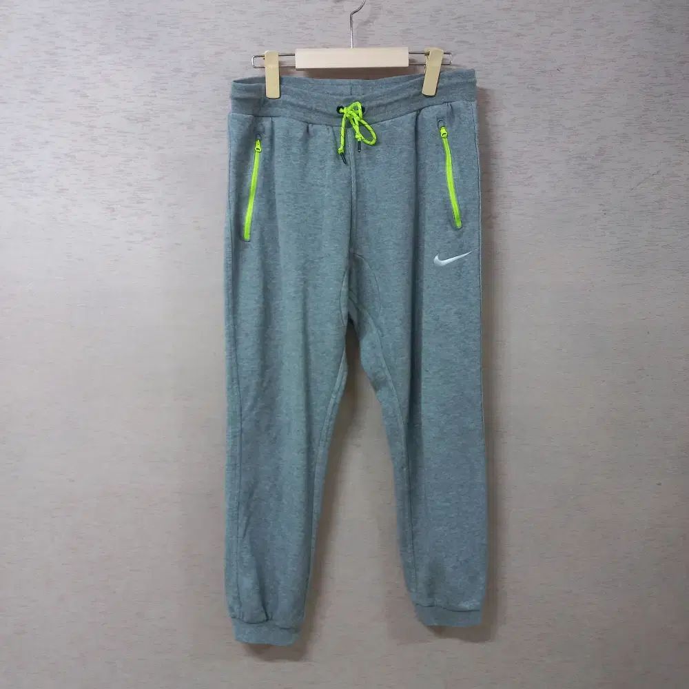 10-26/Nike Gray Shibori Pants Men's