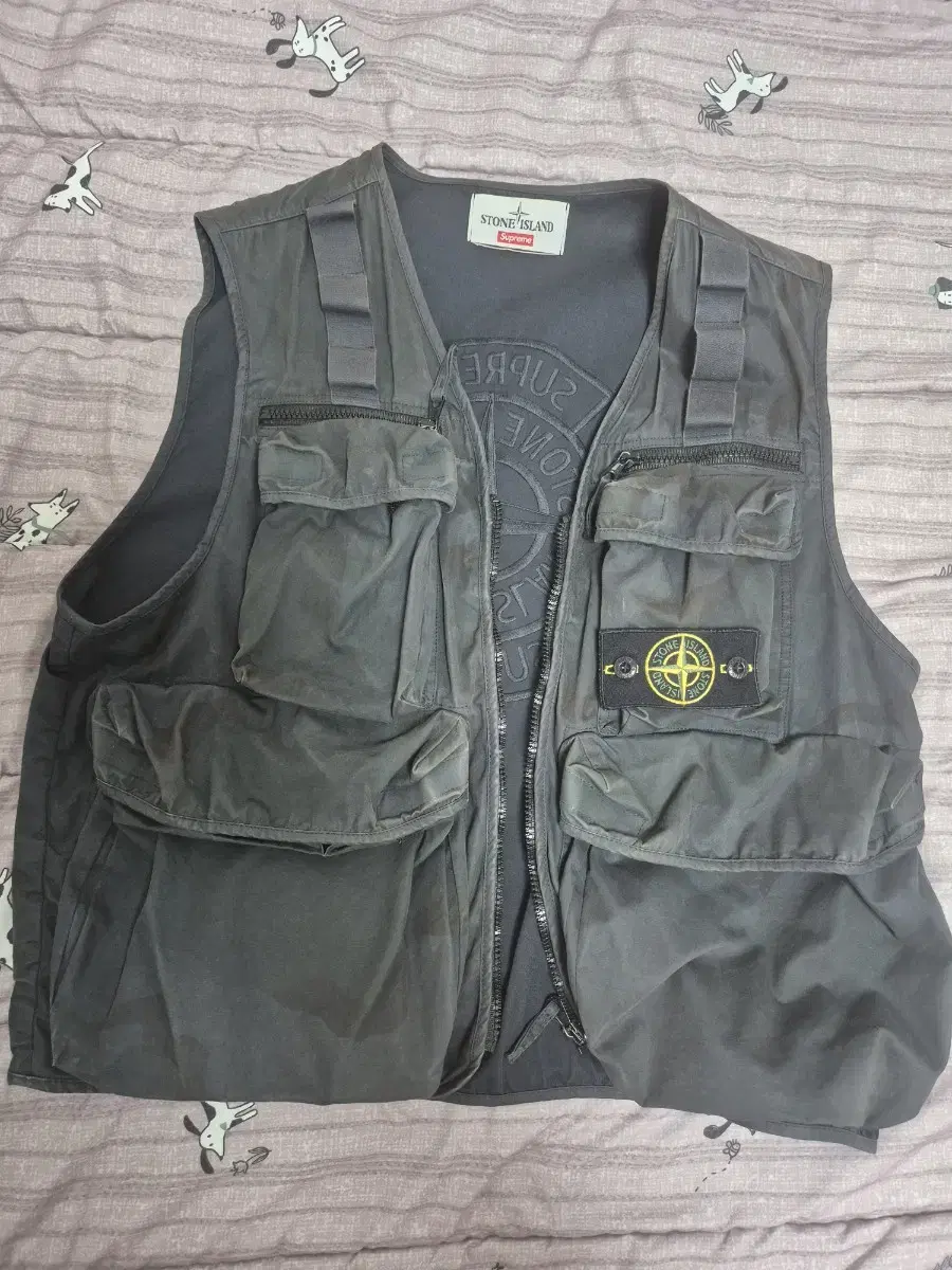 (S) Supreme x Stone Island Camo Vest Black Shoestring