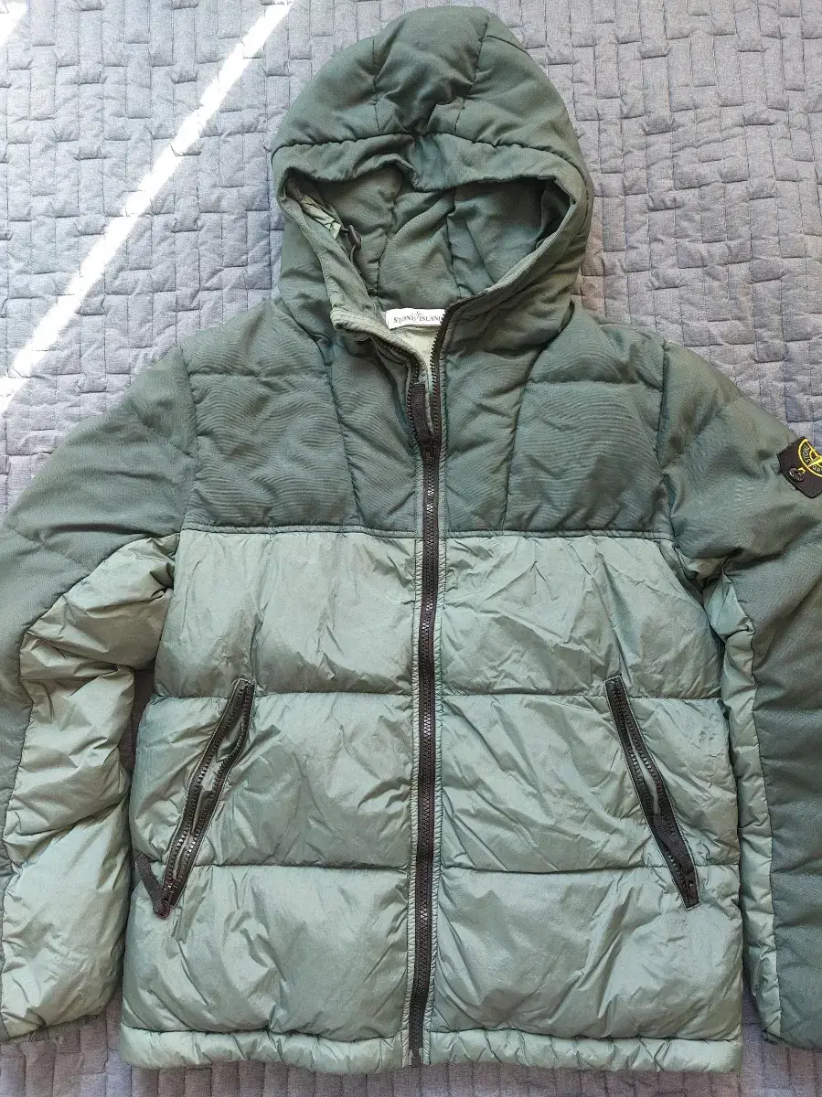 (Tacpo) Stone Island Crinkle Wrap Padded Size M