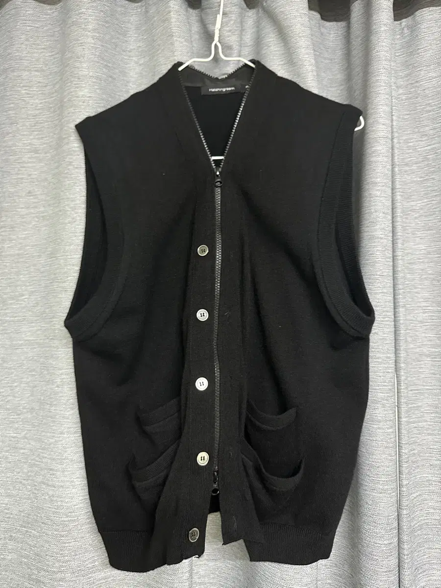 [3] Hatching Room Full Zip Knit Vest