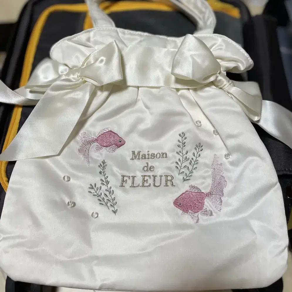 Maison de Fleur 메종드플뢰르 더블 리본 토트백 판매