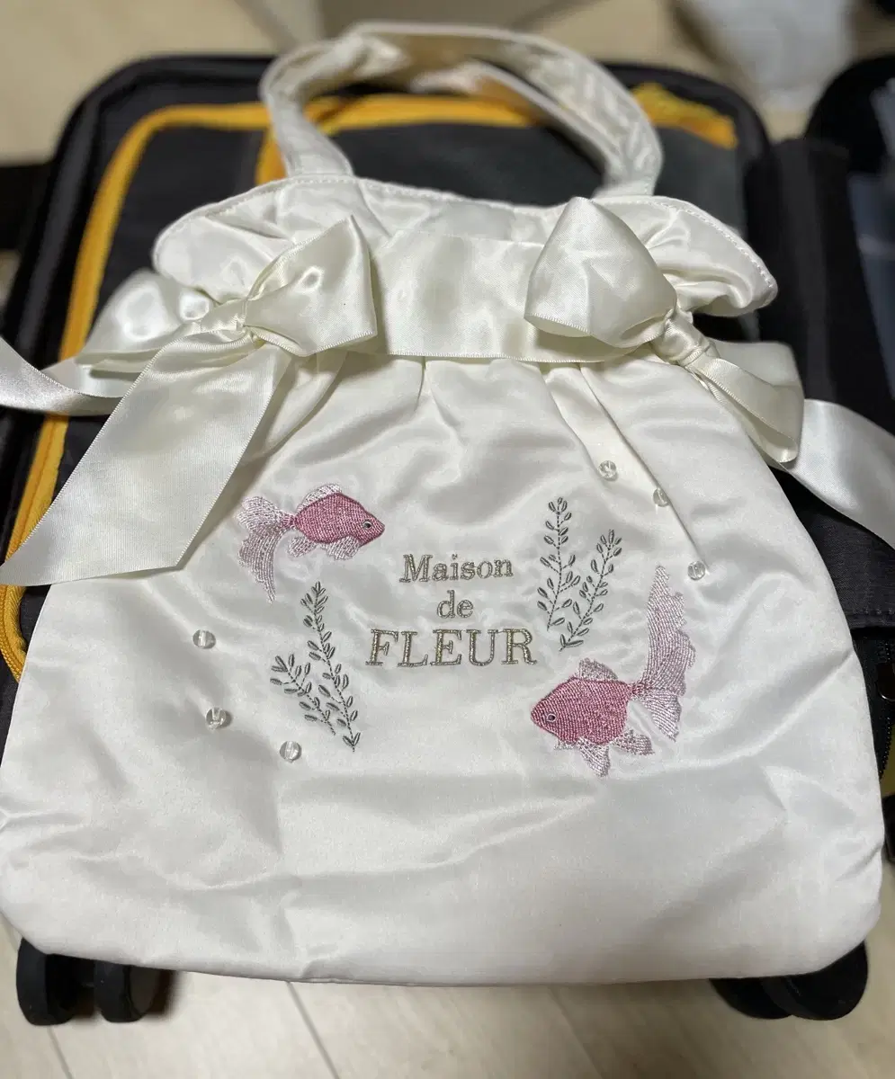 Maison de Fleur 메종드플뢰르 더블 리본 토트백 판매