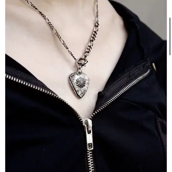 후디진호 POG Peak Necklace