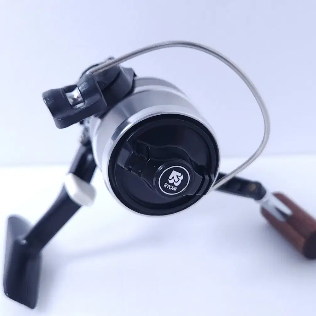 료비 스피닝릴 SR700 RYOBi spinning reel