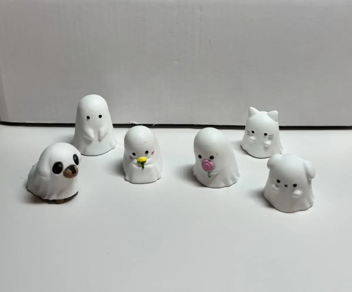 Set of 6 Capsule Toys Gacha Little Ghosts