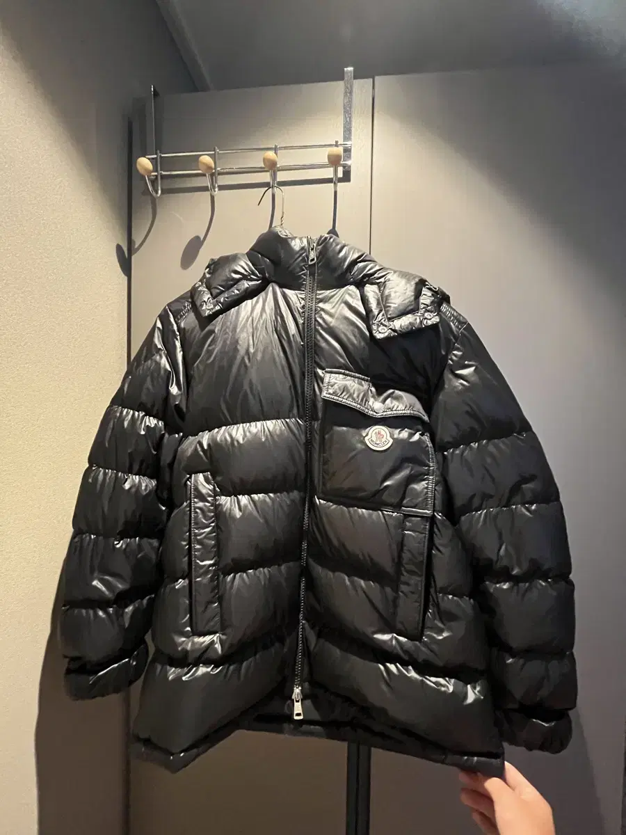 [4] Muhajir Moncler Wollaston logo patch puffer jacket black 24FW