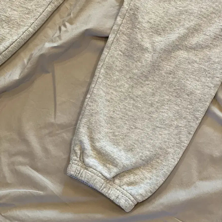 [새상품] 스포티앤리치 wellness ivy sweatpants