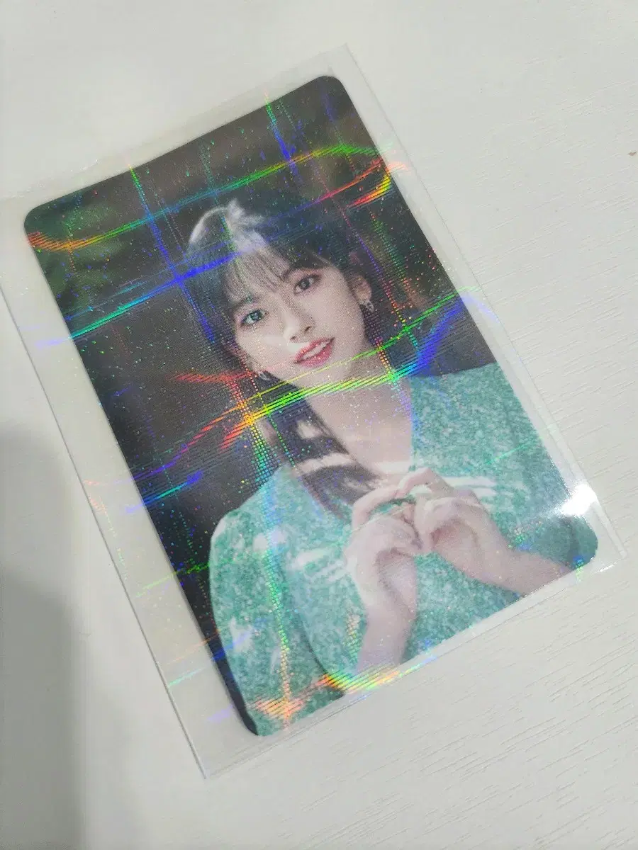 Ahn Yujin photocard Free to Share