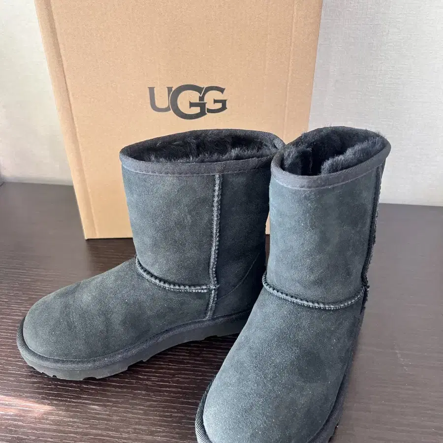 (새상품) UGG 클래식 210사이즈