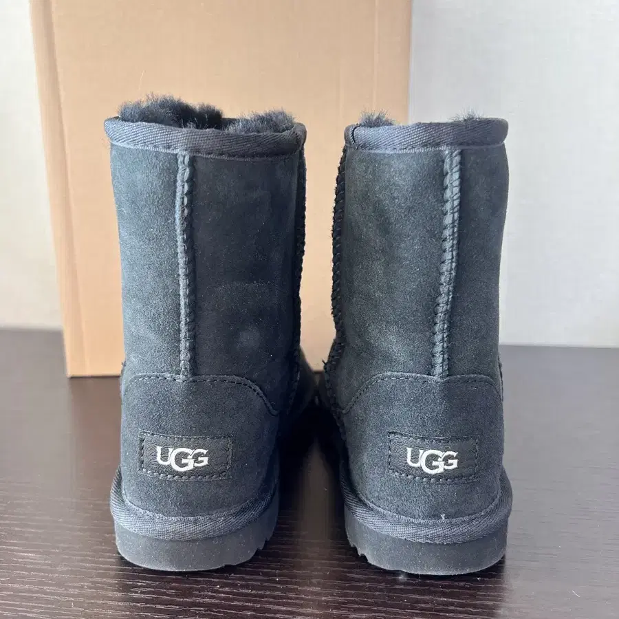 (새상품) UGG 클래식 210사이즈