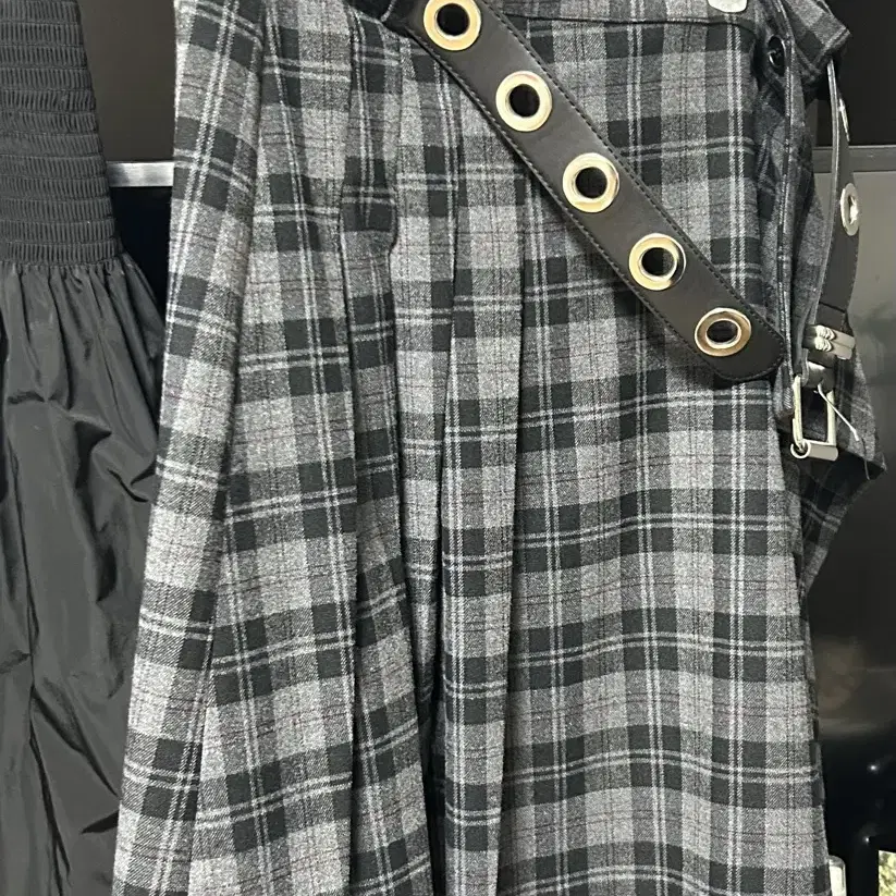 LCDC / 엘씨디씨티엠 /checked pleats midi skirt