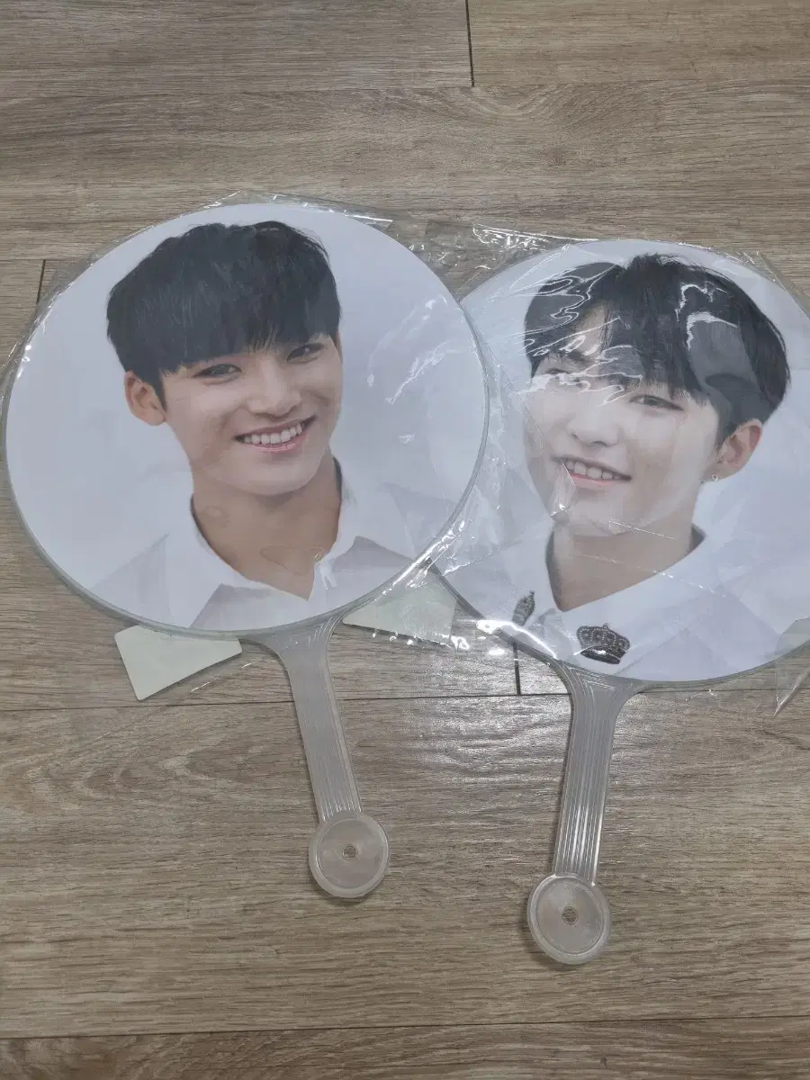 Seventeen wuchiwa (Mingyu Hoshi) in bulk