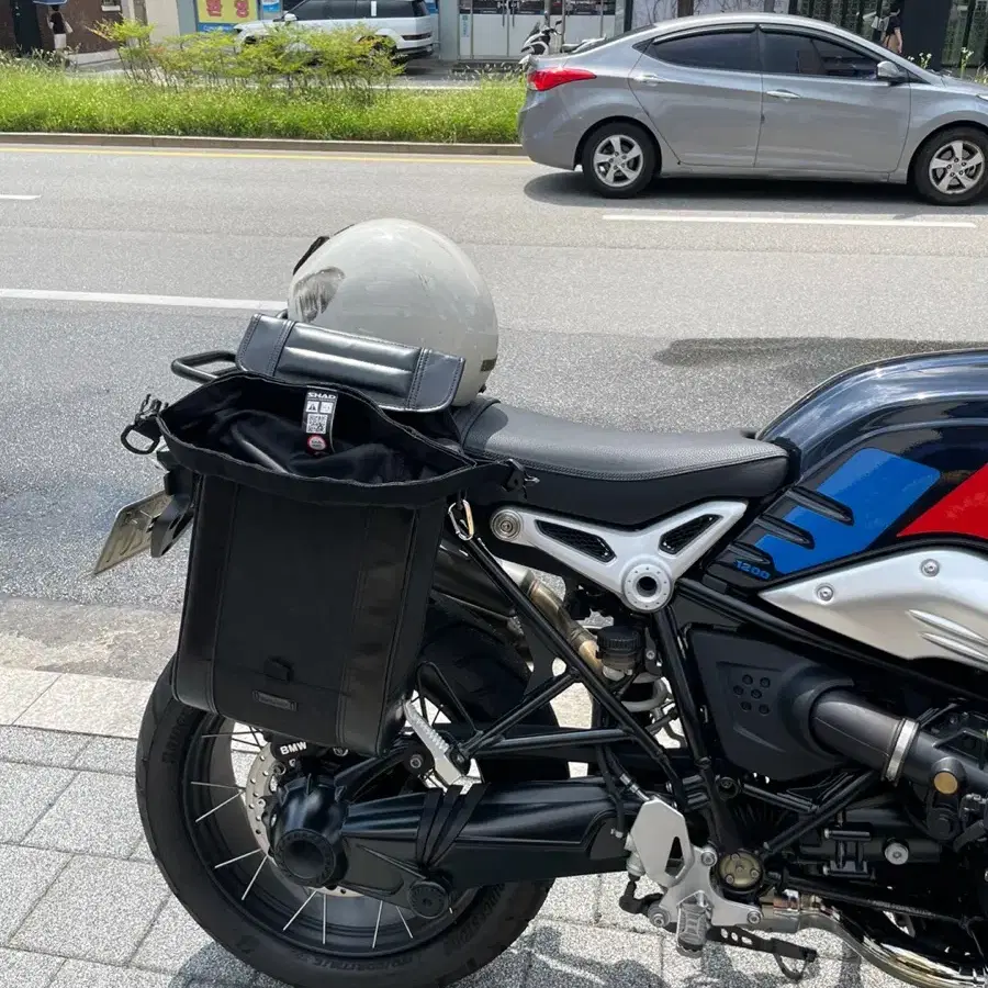 알나인티 어반gs bmw r9t 23년 3천키로