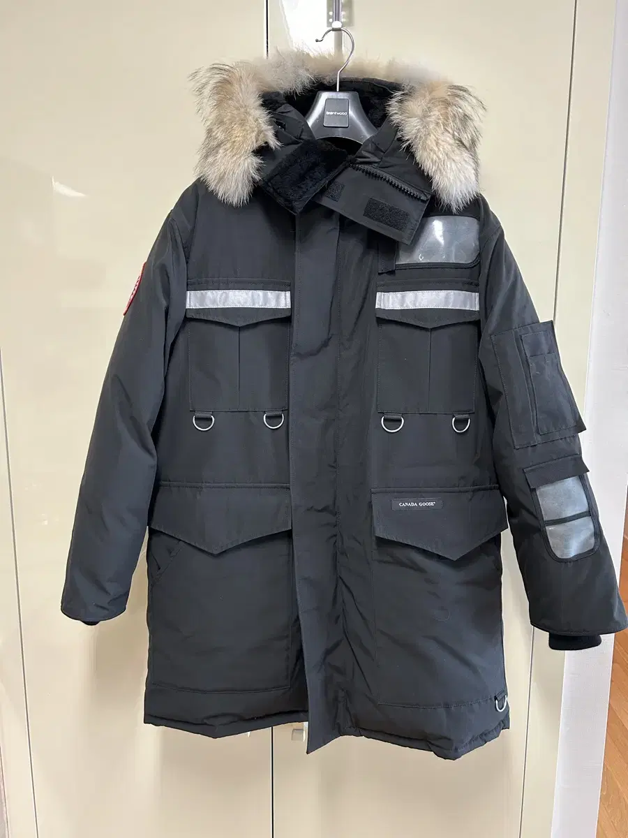 Canada Goose Resolute Black S (105-110)