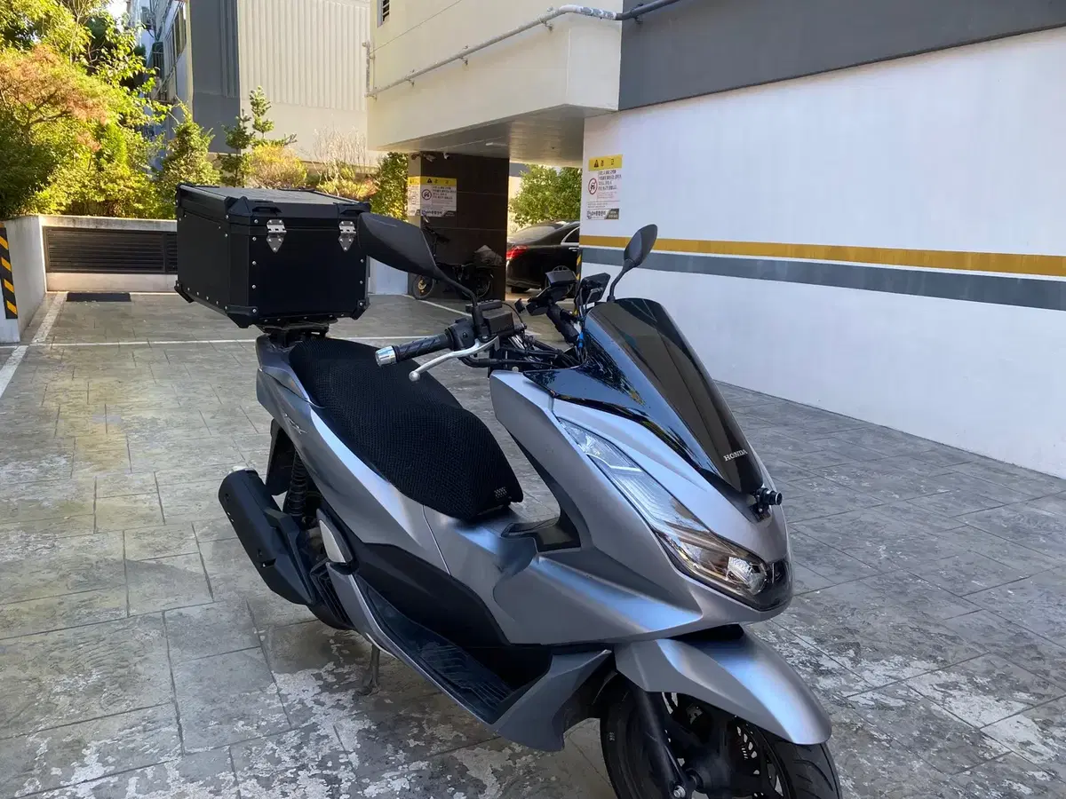 2022년 PCX125 매트실버 생활튜닝 바이크판매합니다.