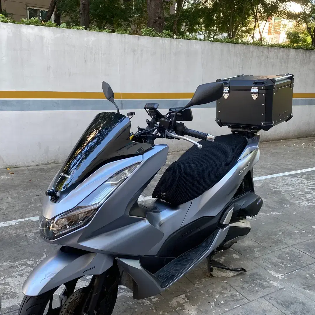 2022년 PCX125 매트실버 생활튜닝 바이크판매합니다.