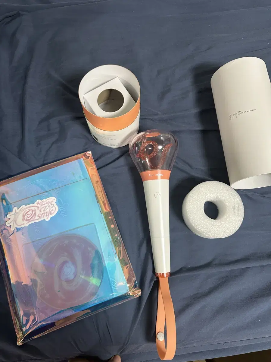 Red Velvet lightstick Manbong Kim (Wendy Photocard) + Cosmic album Drayong Dreyer (Joy Photocard)