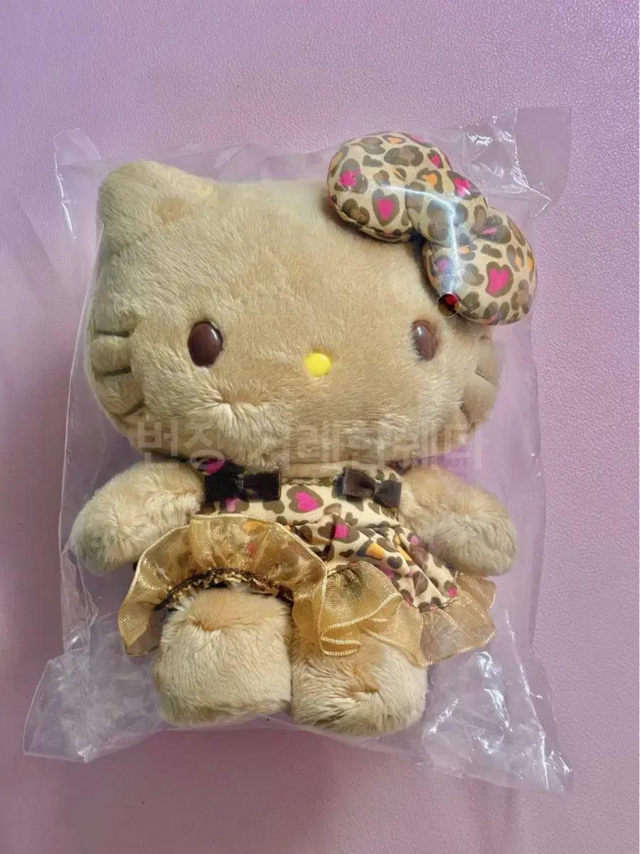 Sanrio Genuine yeoreum Limited Edition Tanning Sun Ten Kitty doll Gyaru