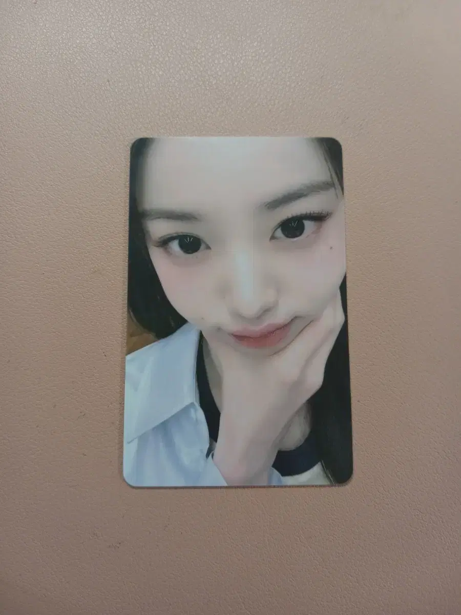 @jinjin wonyoung ive i.m with muu ld photocard yujingaeulleeseo leeseo seeking