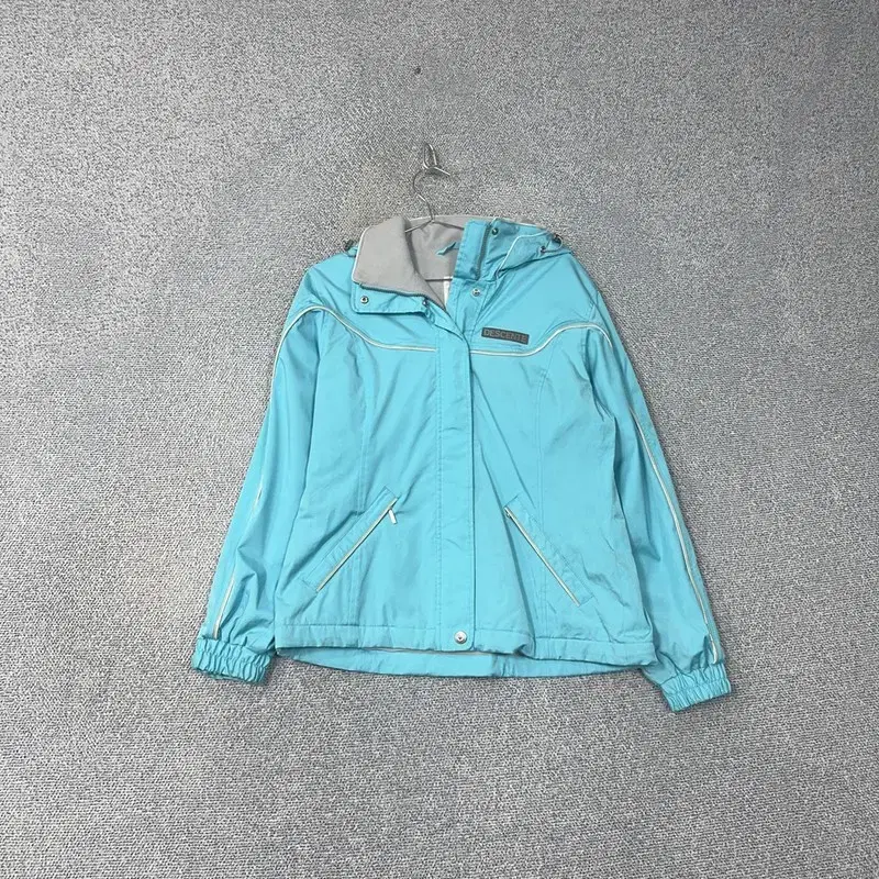 Descent Logo Mint Windbreaker L