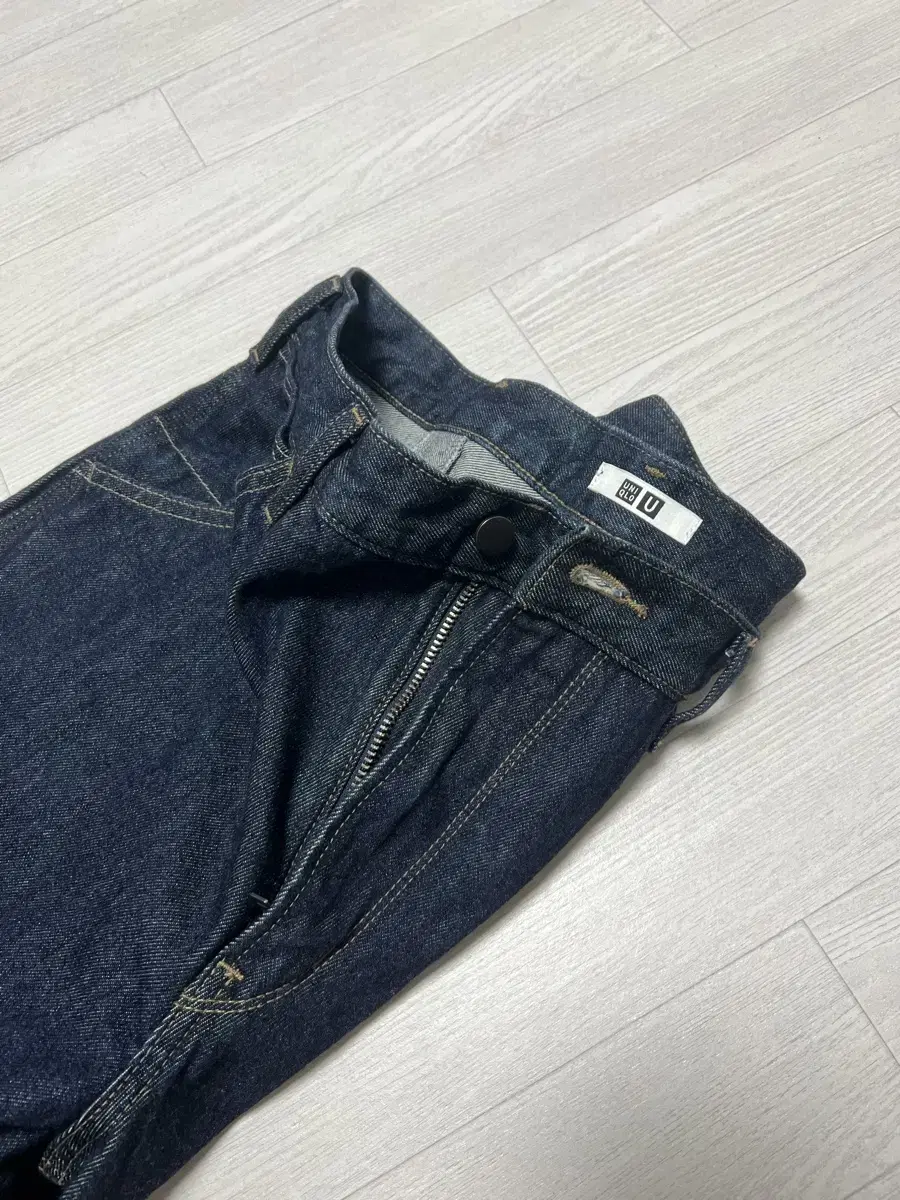 Uniqlo U Denim 33 (true to size 32)