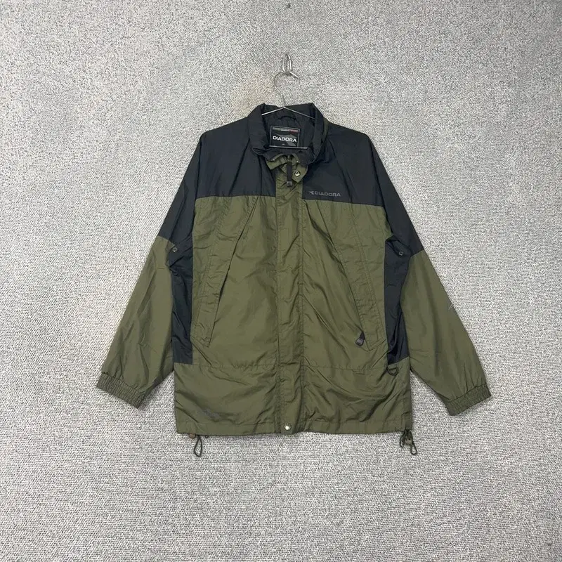 Diadora Men's Khaki Windbreaker 100