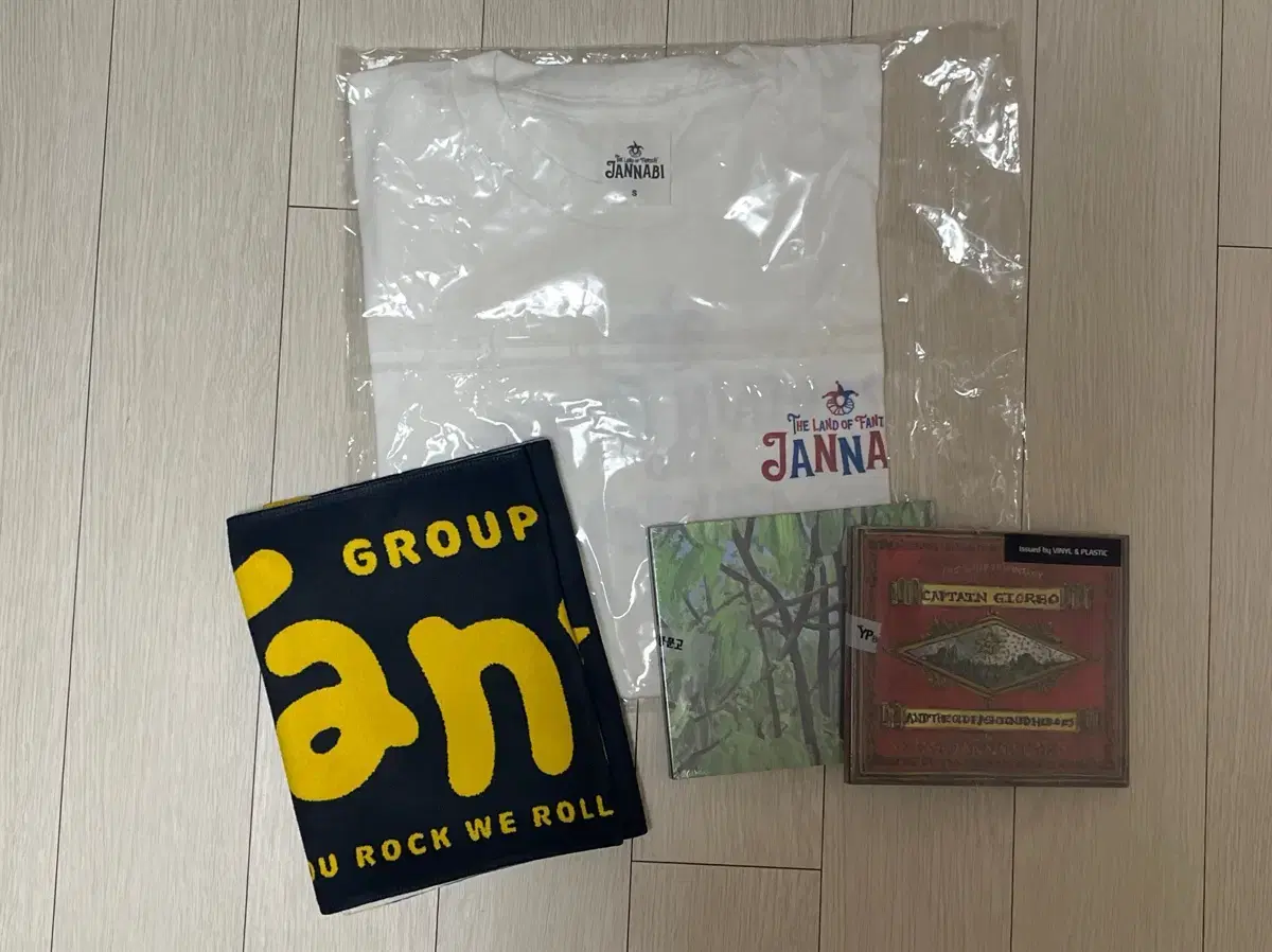 Jannabi md bulk Sells (CD albums, clothing, slogans)