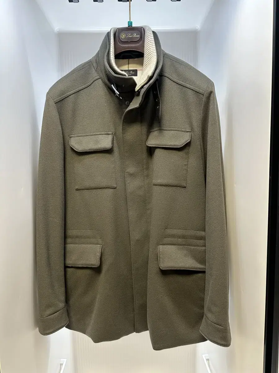 Loro Piana New Traveler 50 Cashmere in new condition