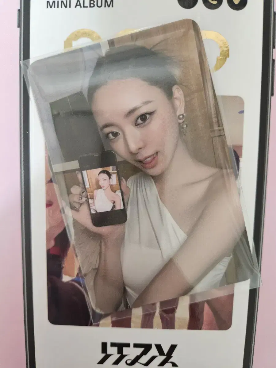 Yuna Gold Phone Box Version Album Photocard_Shipping Not Included