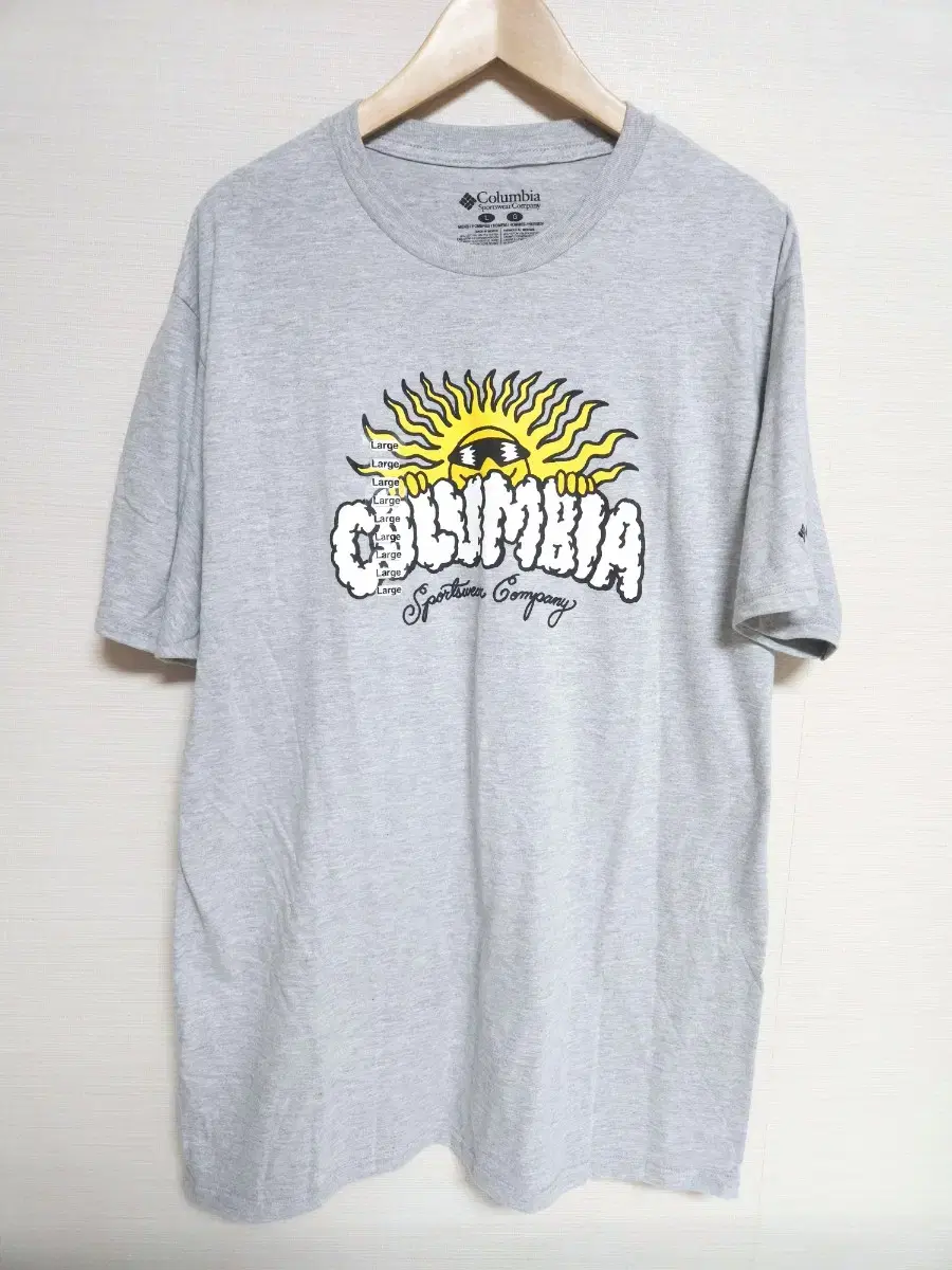 Columbia Short-Sleeved T-Shirt Size L