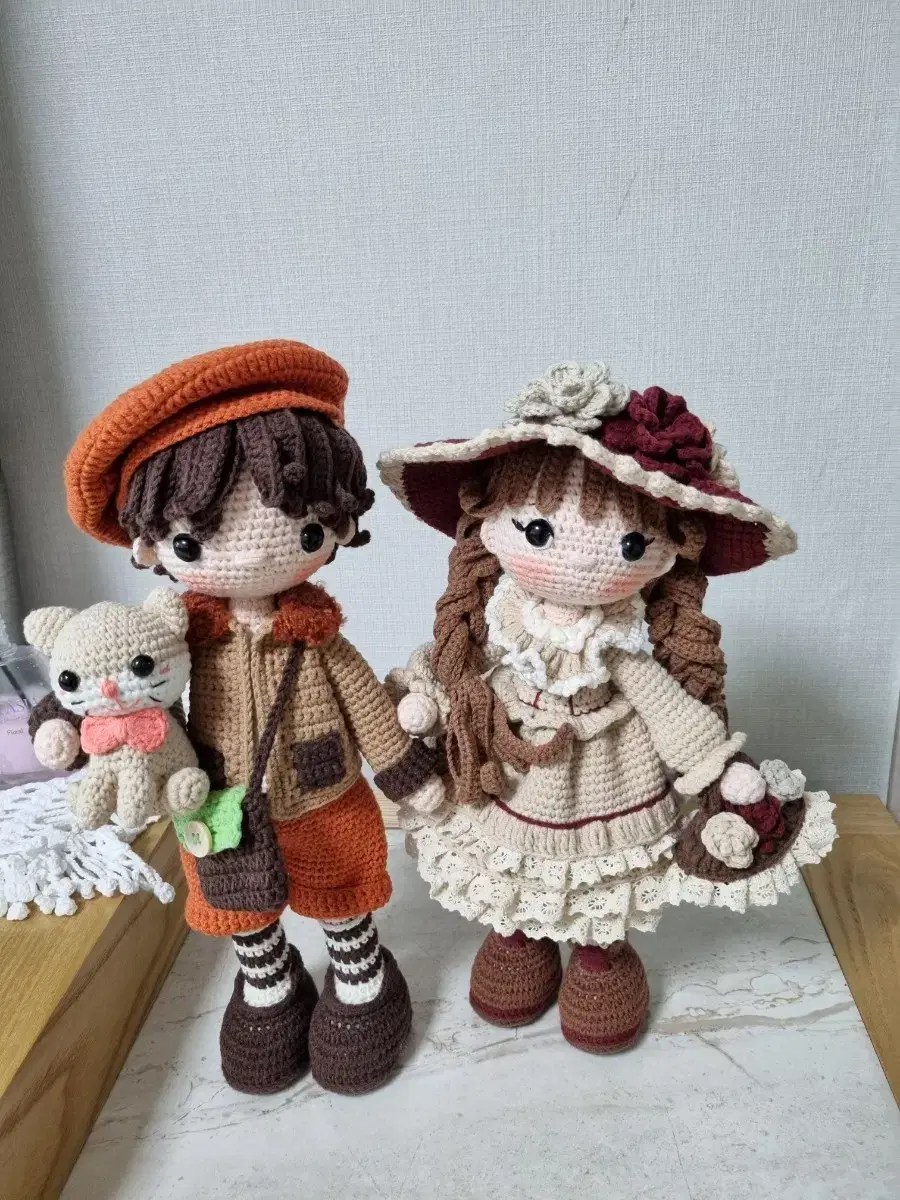 HandknittingCoupleDolls