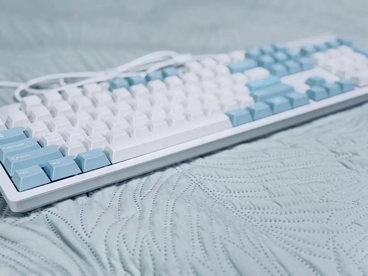 [Transaction Completed] K515 Ice Blue Keyboard