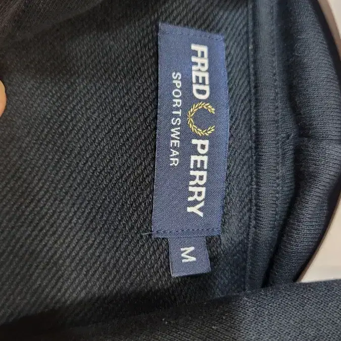 FRED PERRY 후드티 사이즈는 M 오버핏 남여공용