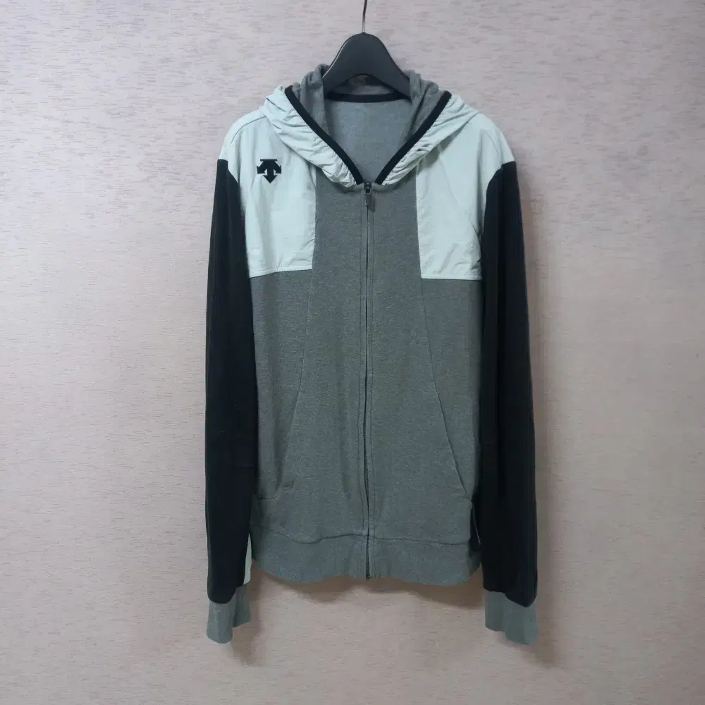 10-27Descent Grey Hooded Zip-Up Men100