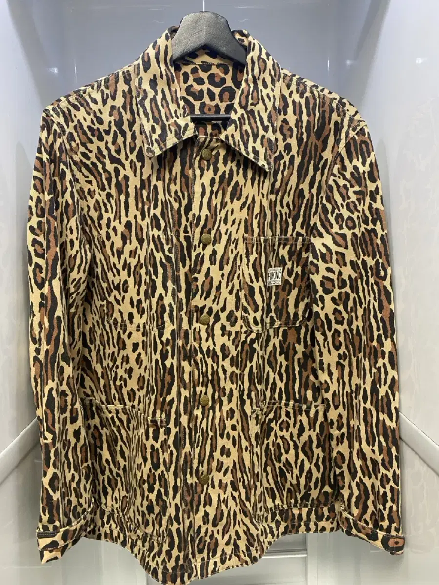 Wakomaria Leopard Reversible Shop Jacket