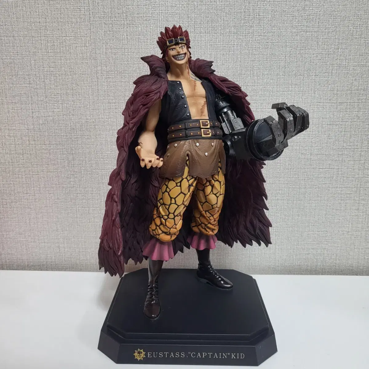 ONEPIECE First Lottery Supernova Captain Kid Figure