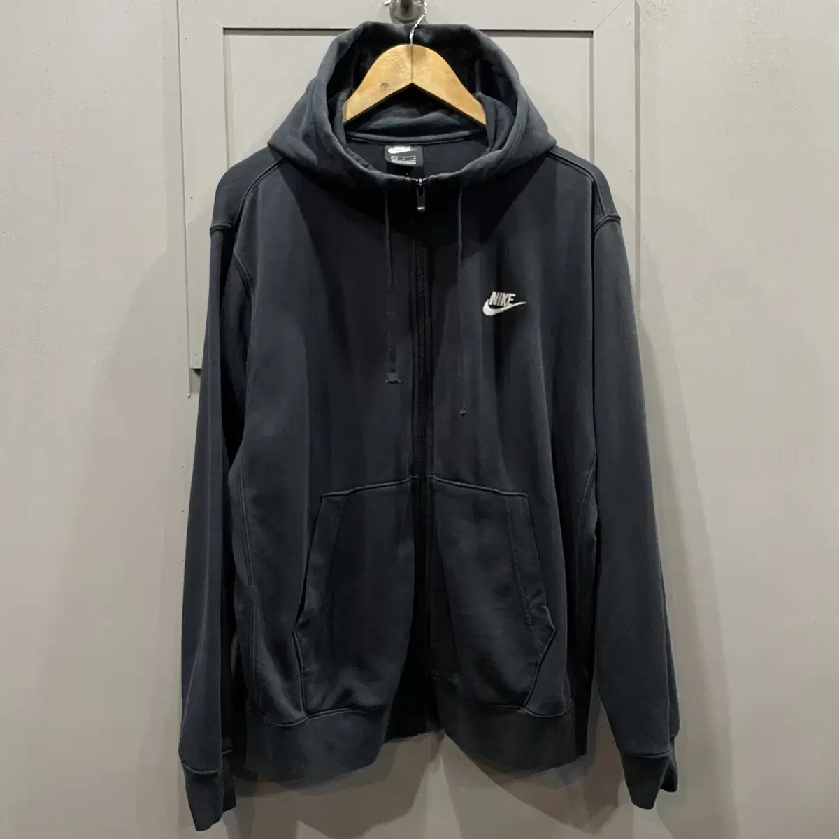 L Nike Embroidered Logo Hoodie Zip Up