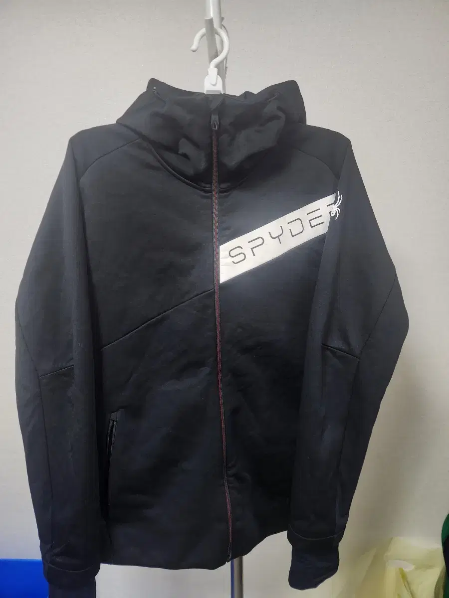 Spider Hooded Zip Up Sells