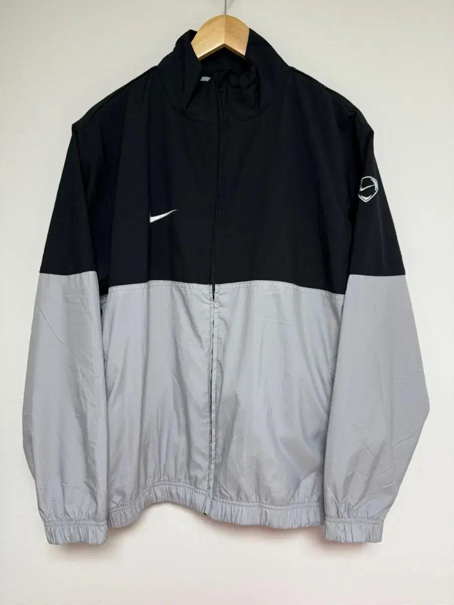 [M] Nike Retro Windbreaker Jacket